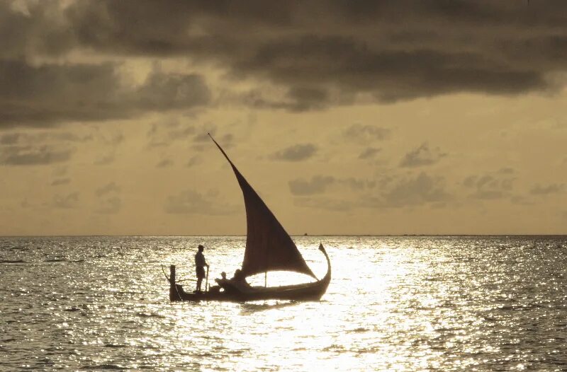 Парус индийские. Dhow парусник. Парус. Парус индийские. Горы яхты.