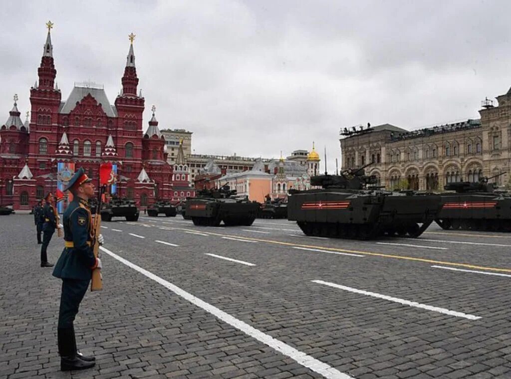 Парад Победы на красной площади в Москве. Парад Победы 2017 года на красной площади. Парад на красной площади 9 мая 2017 года. Парад Победы 2000. В сколько парад в москве