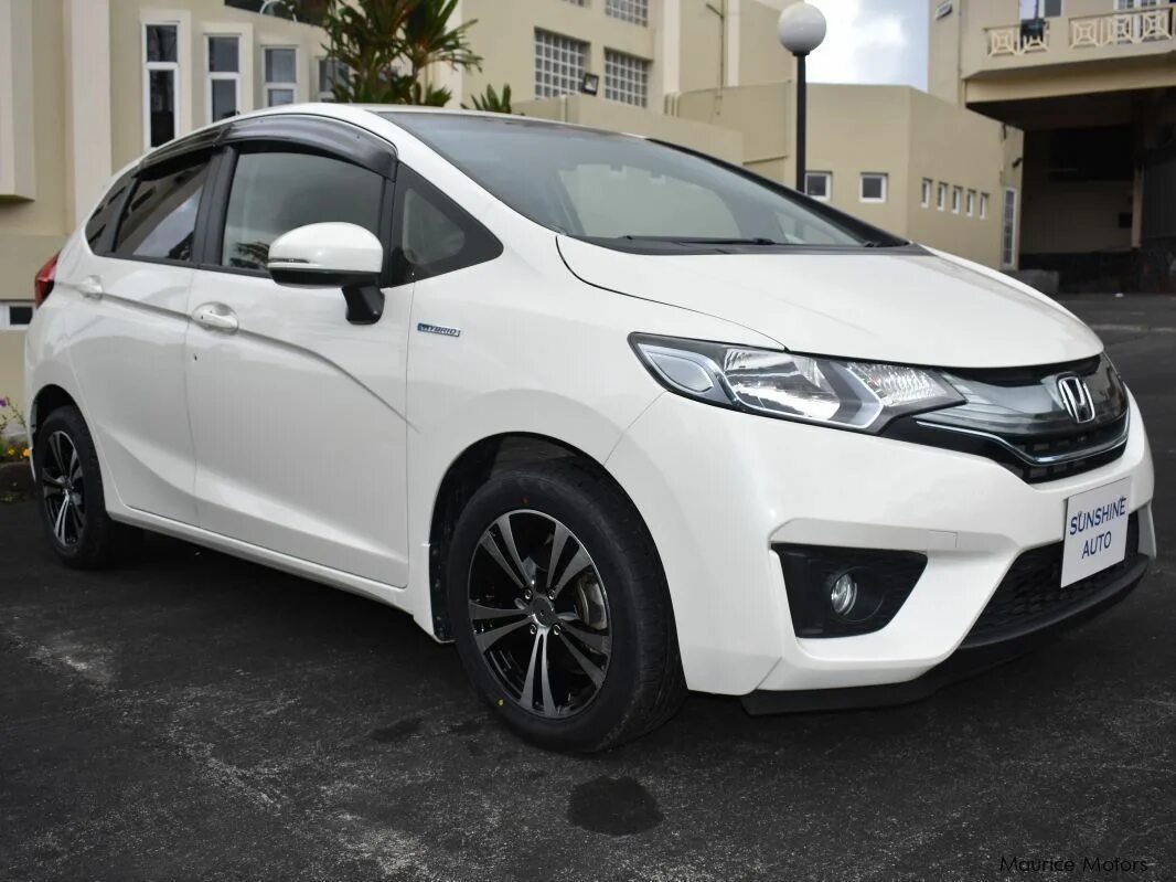 Honda Fit Hybrid. Хонда фит 2016 гибрид белый. Фит гибрид белый 2019. Honda Fit 2018 Hybrid белый. Фит гибрид 2014