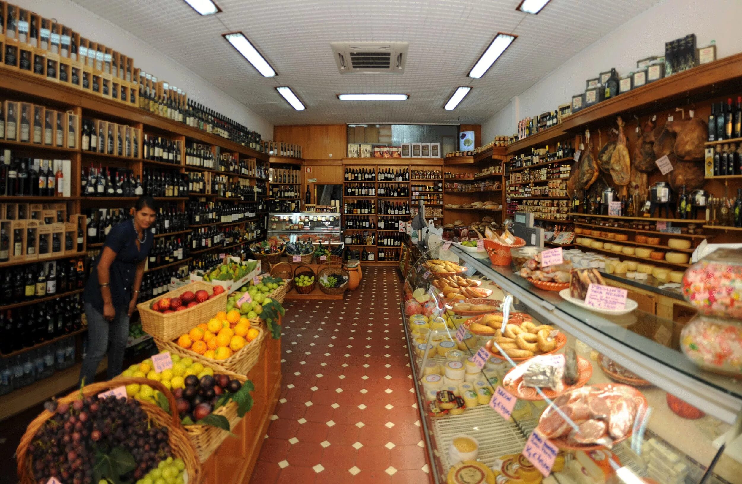 Ассортимент магазина подарков. Южно-сахалинск первый семейный супермаркет. Супермаркет первый южно-сахалинск. Идеи для маленьких магазинчиков. Канцпарк ахтубинск.