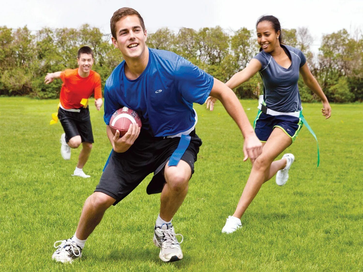 Футбольная семья. Pe physical Education. Флаг футбол дети. Physical Education фото.