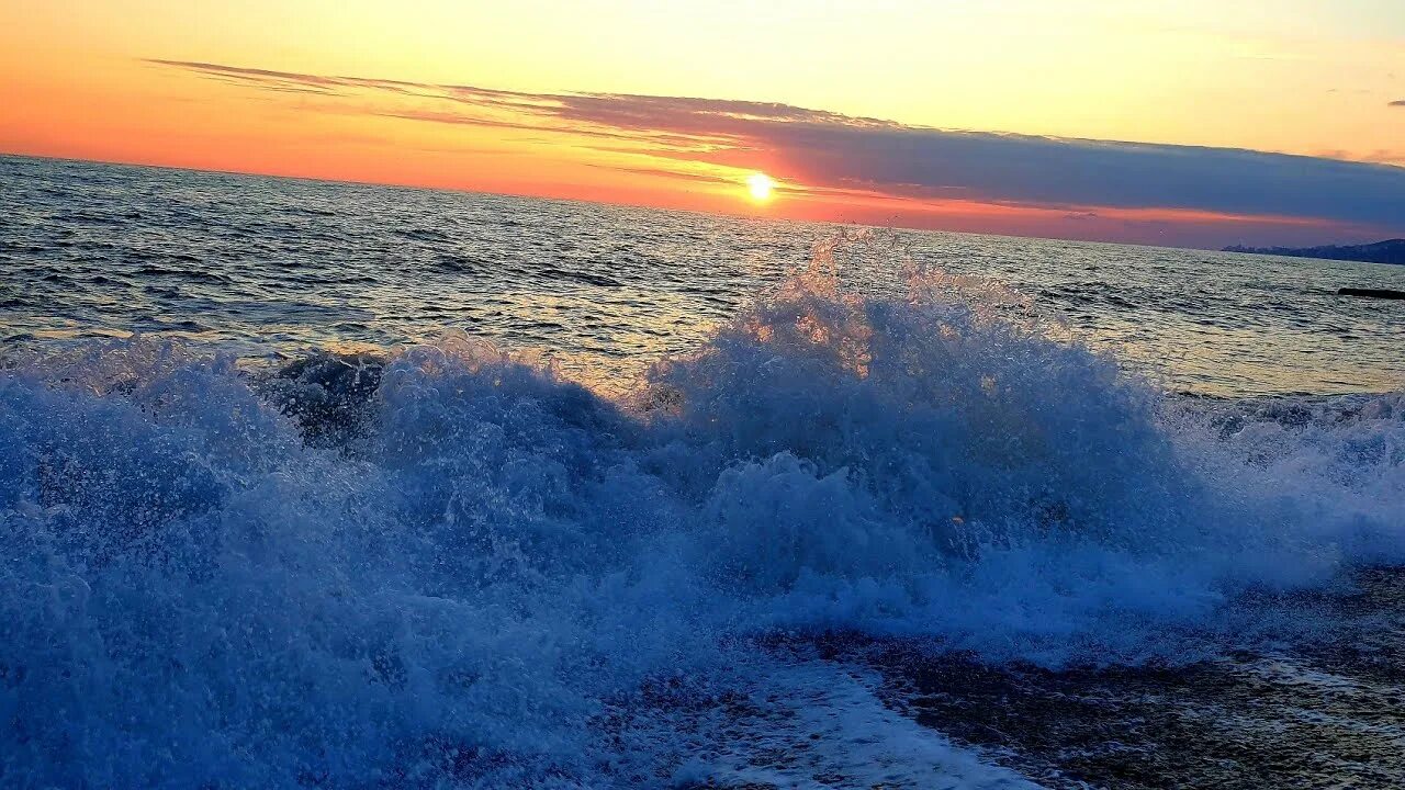 Прибой для сна. Черное море Прибой. Черное море волны. Волны Прибой. Море шумит.