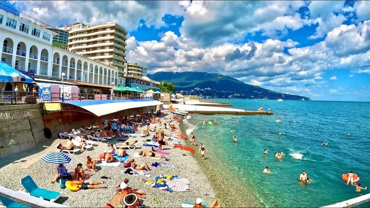 Крым 2024 отдых стоит ли. Ялта пляж 2022. Ялта 2022. Ливадийский пляж в Ялте. Ялта курорт 2022.