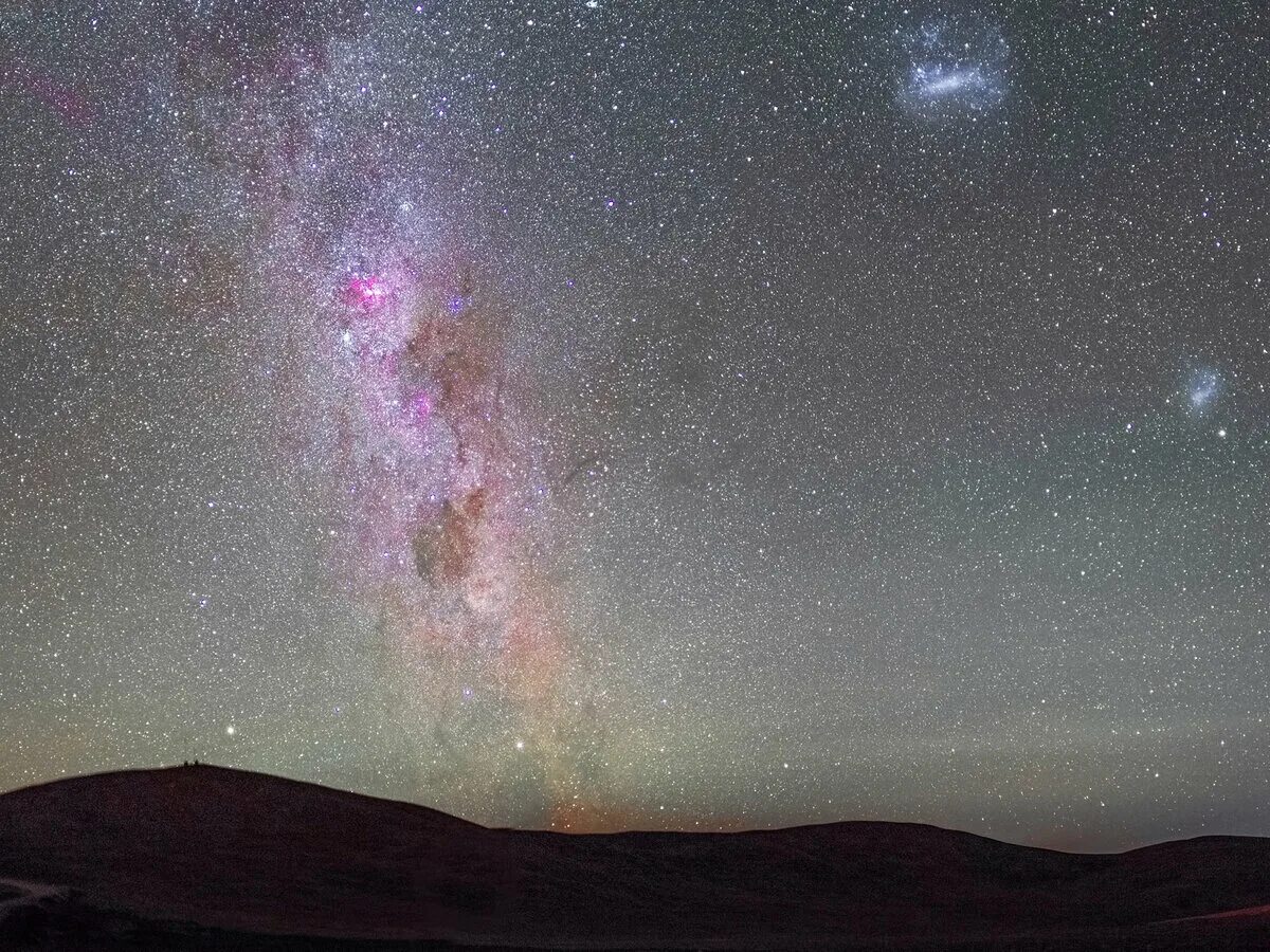 Галактика m31 в созвездии андромеды. Галактика м31 невооруженным глазом. Галактики большое и малое магеллановы облака. Галактика андромеда на ночном небе невооруженным глазом. Галактика м31 туманность андромеды.