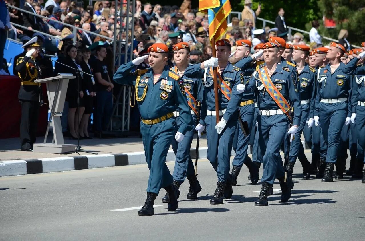 Участие в параде 9 мая. АГЗ МЧС парад. Парад Победы МЧС России. АГЗ МЧС парад 9 мая красная площадь. АГЗ МЧС парад 2020.