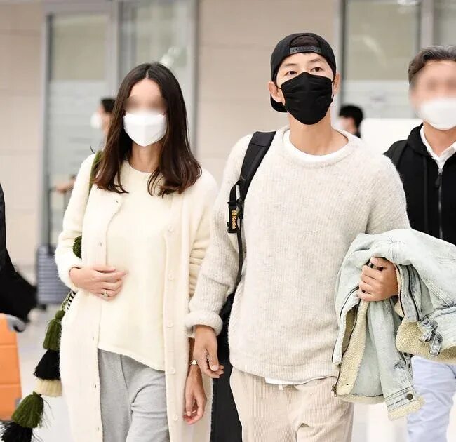 Сон джун ки и кэти. Сон чжун ки и его девушка иностранка. Кэти луиз саундерс и сон джун. Кэти луиз саундерс и со джун ки. Кэти луиз саундерс и сон джун.