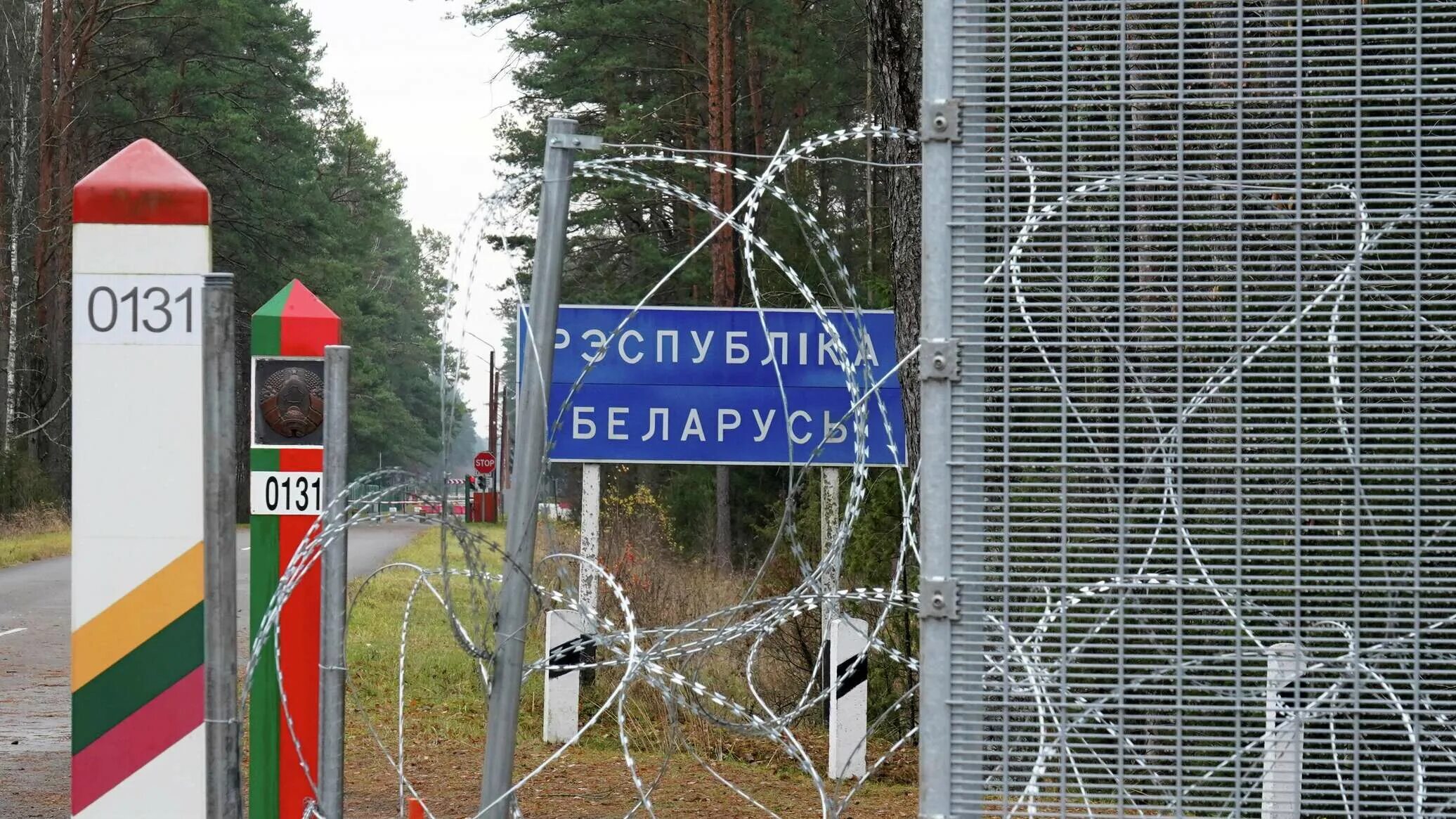 Можно пересечь границу белоруссии. Забор на границе Литвы и Беларуси. Забор на границе Украины и Белоруссии. Польско-белорусская граница. Граница России и Белоруссии.