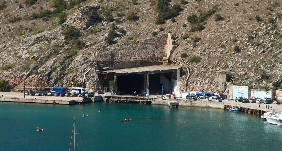 Балаклава музей подводных лодок. Балаклава музей подводных лодок. Музей подводных лодок в севастополе. Балаклавский музей подводных лодок. Музей подводных лодок в севастополе.
