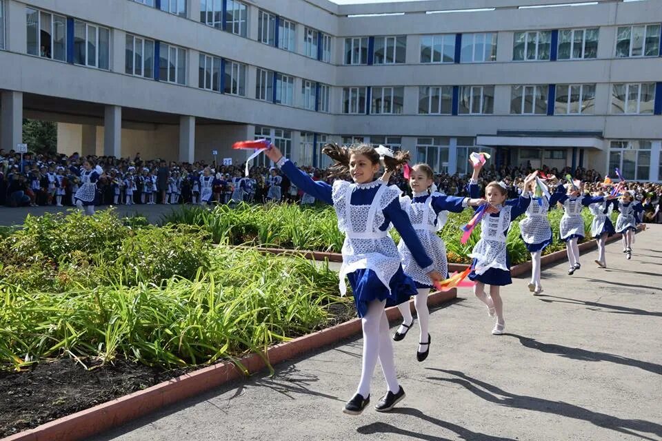 Школа 1 ульяновск. Первая гимназия Ульяновск. 1 Школа гимназия Ульяновск. Гимназия № 1 имени в. и. Ленина, Ульяновск.