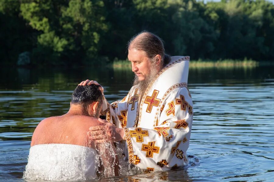 Крещение взрослого. Таинство крещения взрослого. Крещение взрослых картинки. Крещение какие даты