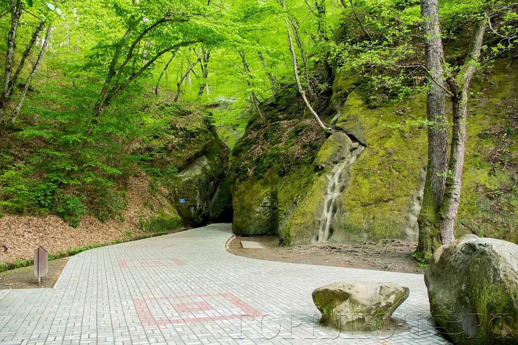 горячий ключ парк озеро. карта сочи апшеронск. горячий ключ сочи. озеро круглое горячий ключ. горячий ключ краснодарский парк целебный.