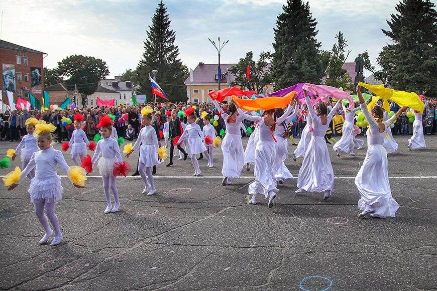 шоу фонтанов петергоф. праздничное открытие. фестиваль закрытия фонтанов в петергофе 2022. праздничное открытие мероприятия. праздничное открытие.