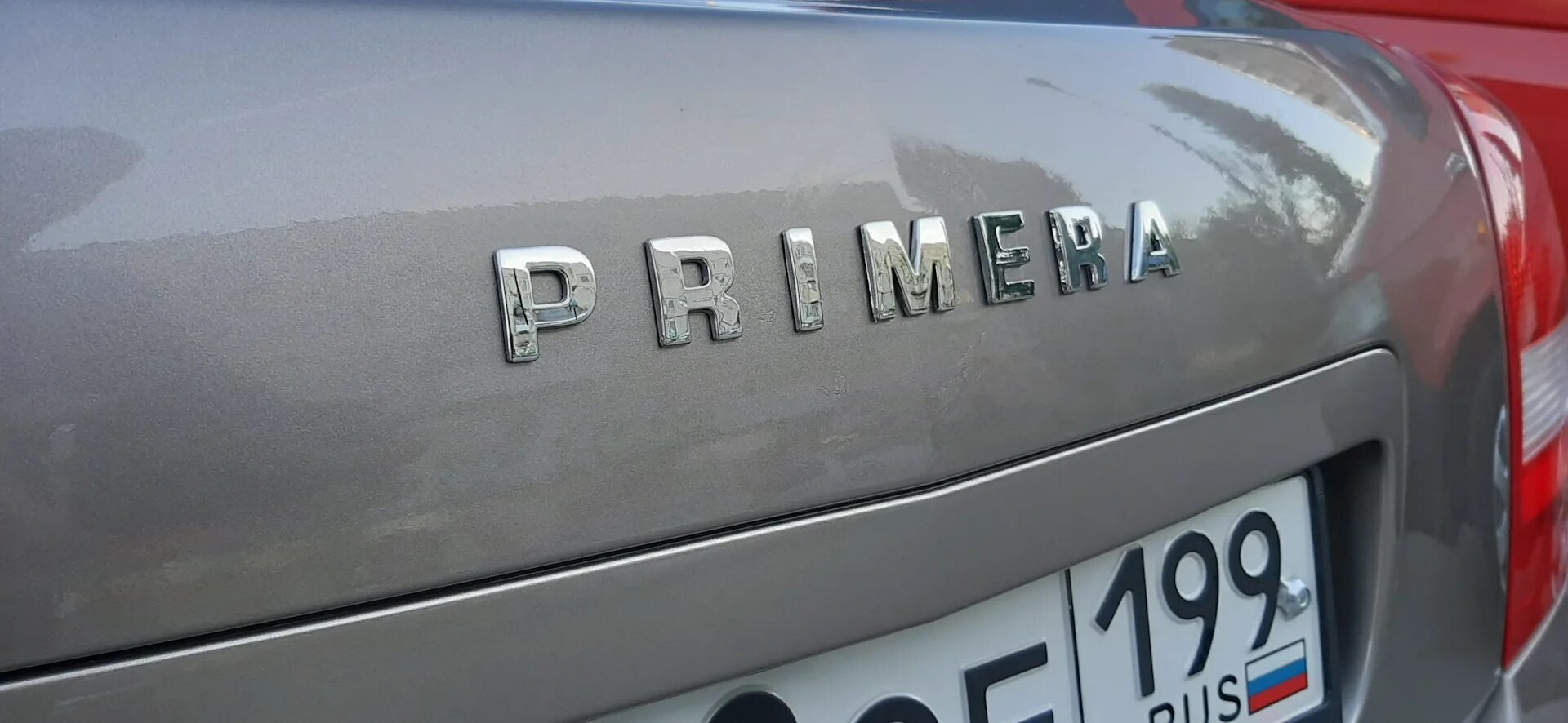 Надпись будь проще. Надпись Ниссан. Nissan primera надпись. Надпись в стиле Порше. Надписи на Ниссан примеру.