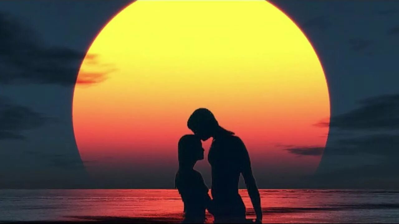Красивый закат на бали. Влюбленные на море. Сердечко на песке. Love sea 8. Влюбленные на море на закате.