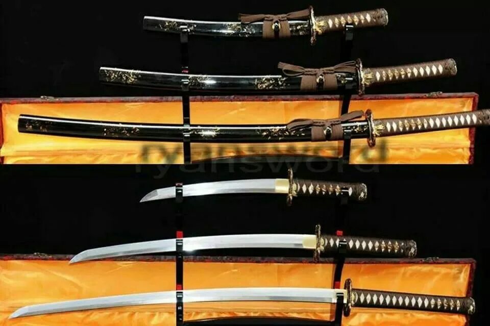 Короткий японский меч. Катана и вакидзаси. Катана вакидзаси и танто. Катана вакидзаси танто Нодати. Катана и вакидзаси Тати и танто.