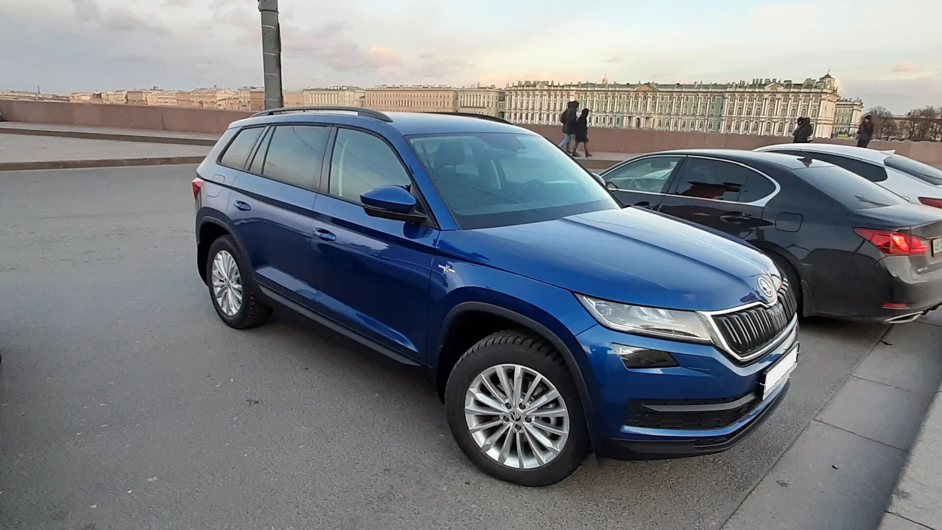 Масло кодиак 2.0 дизель. Шкода Кодиак синяя. Skoda Kodiaq Reef Blue. Шкода Кодиак 2022 синий. Кодиак синий Reef металлик.