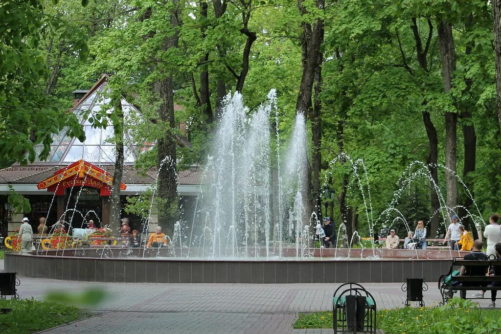 Фонтан в парке сокольники. Парк сокольники фонтанная площадь. Фонтан в сокольниках. Фонтан в сокольниках. Метро сокольники фонтан.