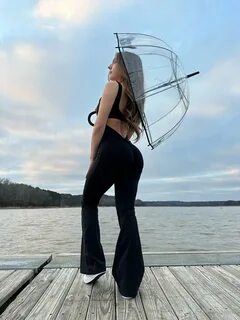 PiperRockelle's tweet photo. ☂ 💋 😈 t.coDiKLb72Ul4 t...