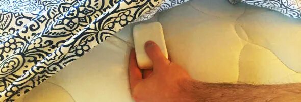 зачем кладут мыло в кровать. мыло под подушку. мыло под ногами. мыло под подушку. зачем класть мыло под подушку перед сном.