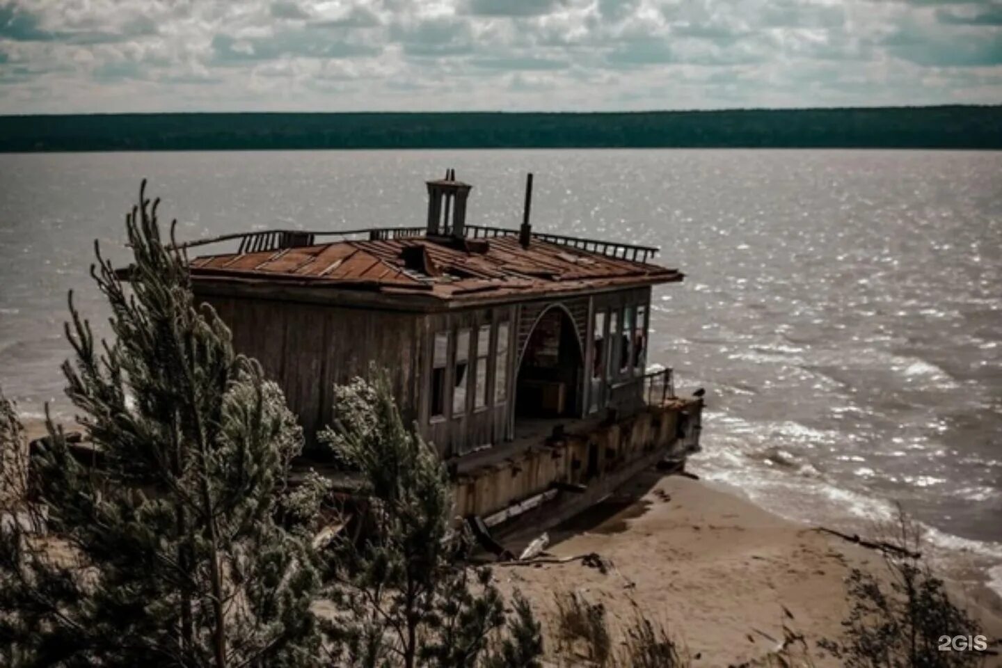 Дебаркадер ордынское. Заброшенный дебаркадер новосибирск ордынка. дебаркадер в ордынке.