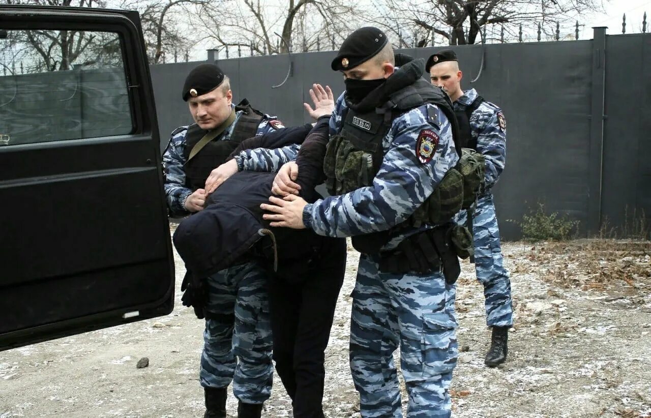 Сотрудники беркут. Сотрудники беркут. Беркут спецподразделение на майдане. Командир беркута. Командир беркута.