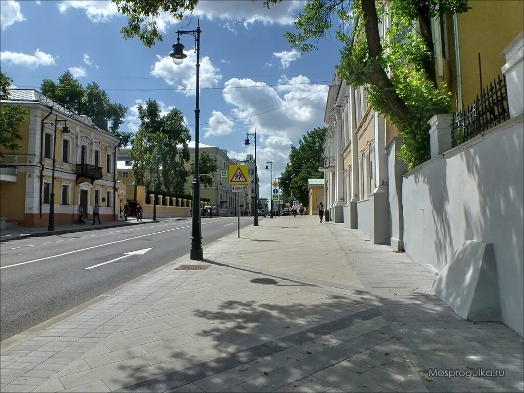 Пречистенка улица дома. Улица Пречистенка. Москва улица Пречистинка. Переулки Остоженки и Пречистенки. Пречистенка достопримечательности.