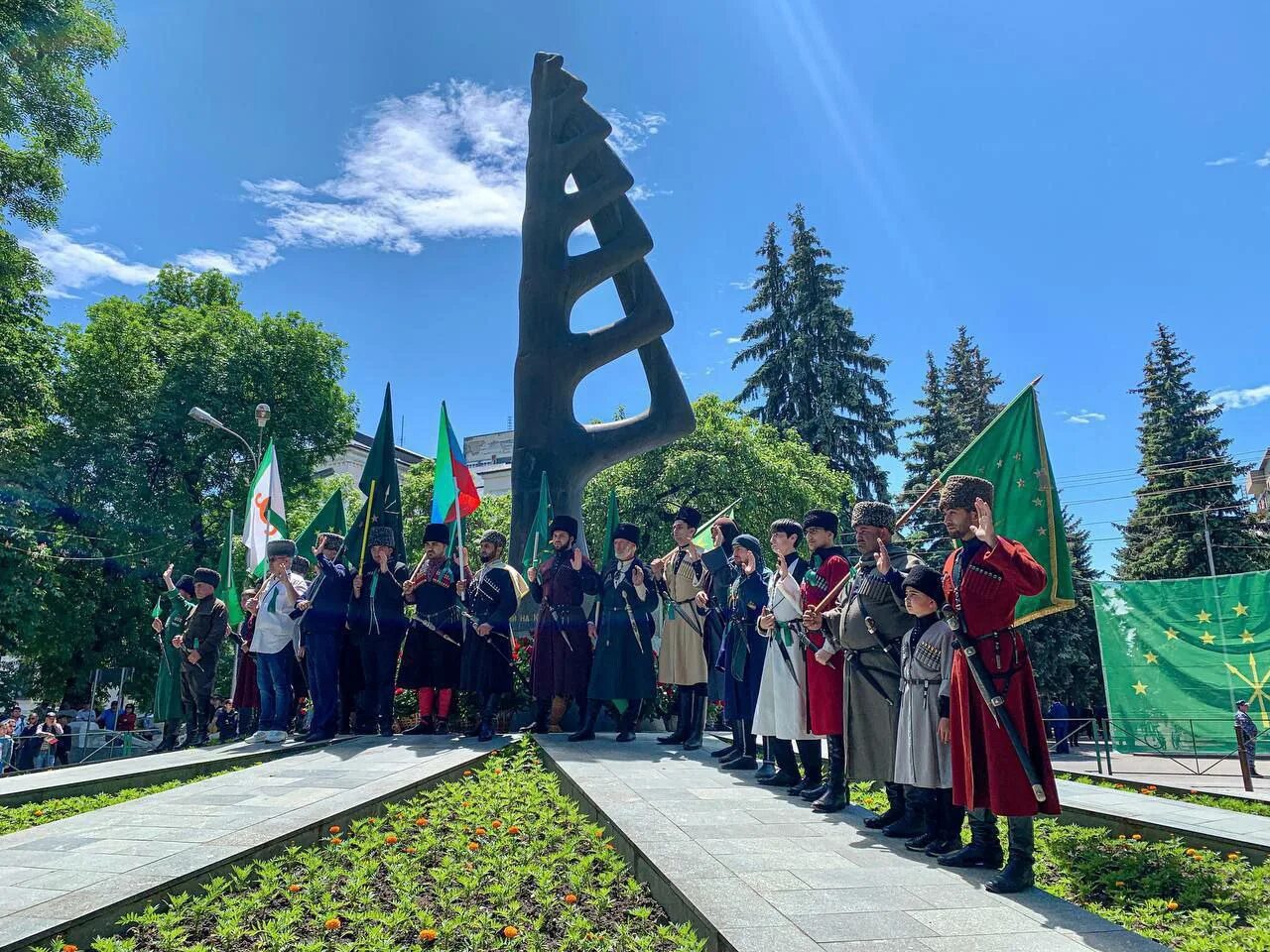 Мае кбр. Майский (кабардино-балкария). Адыги в кабардино балкарии. Парк майский кбр. Площадь майский кбр.