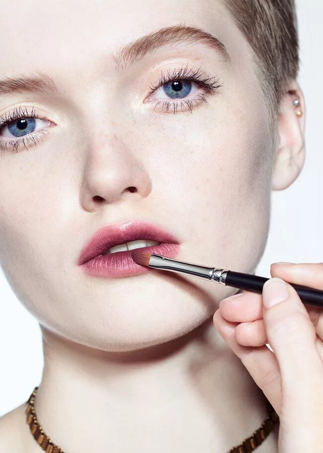 диор бьюти. саша лусс в рекламе диор. макияж глаз кристиан диор. макияж диор бэкстейдж. Dior cherie bow palette.