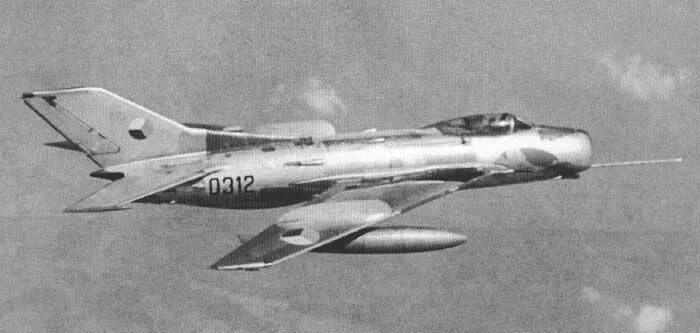 Ф-100 супер сейбр. Самолёт миг-19п. Mig 19. Истребитель миг-41. Первые сверхзвуковые истребители.