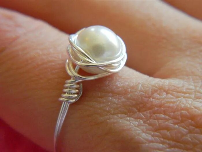 Кольца плетеные из бисера. Кольца плетеные из бисера. Бисероплетение браслеты. Колечко из лески. Красивые кольца из проволоки.