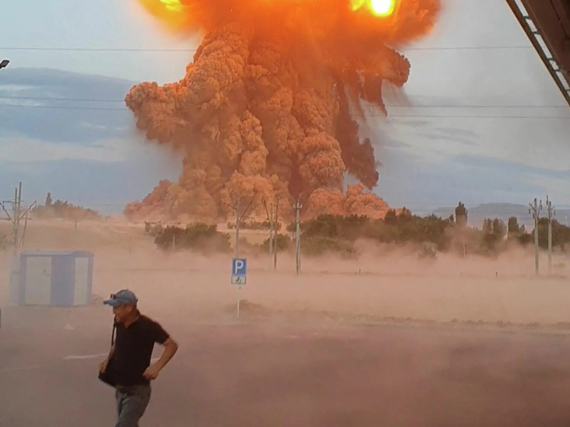 Взрыв береговой. Взрыв в Таразе 2021. Жамбылская область взрыв 26 августа. Взрыв на складе боеприпасов в Жамбылской области. Взрыв склада боеприпасов в Казахстане.