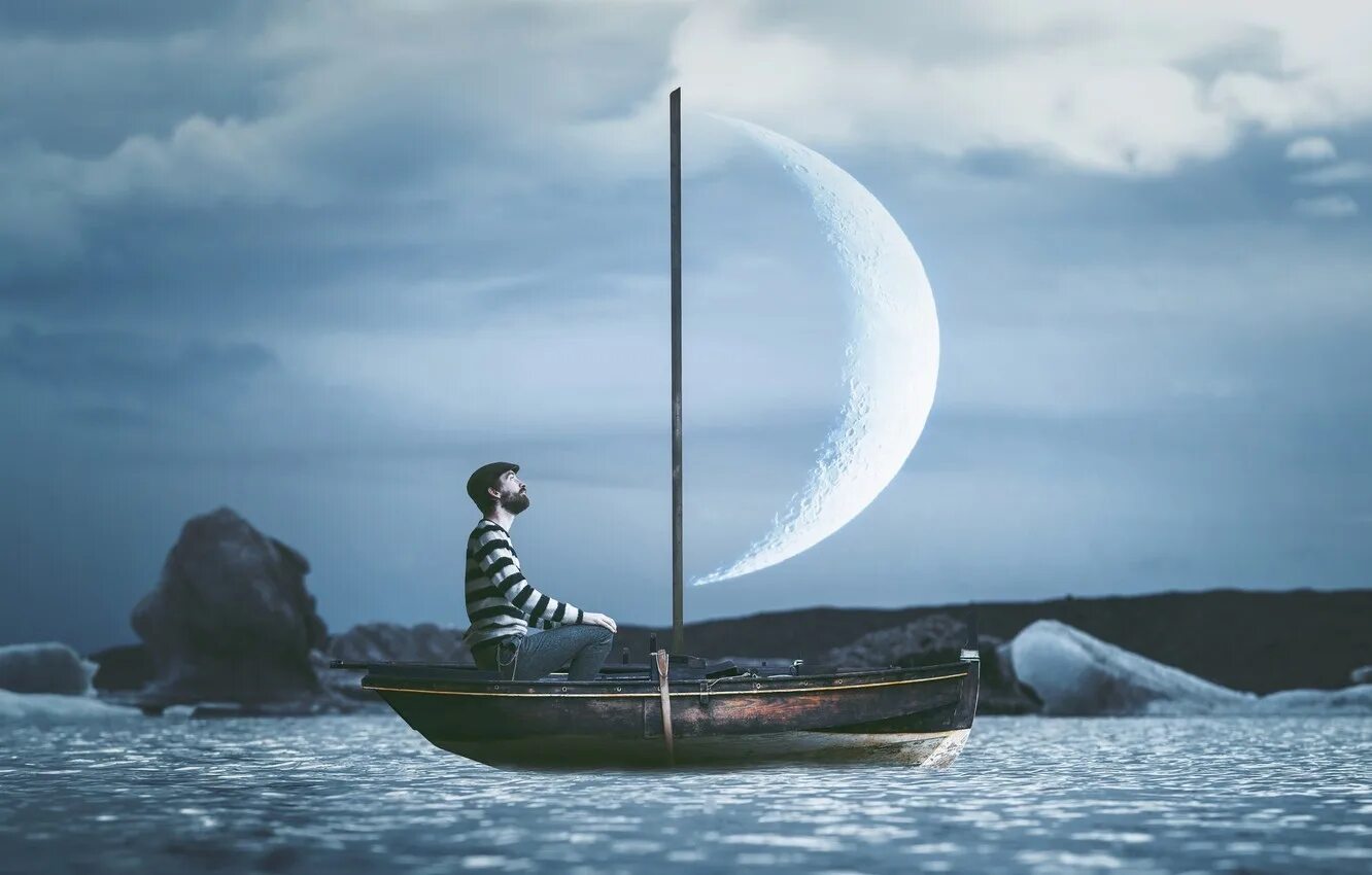 О чем мечтает вода. Человек в лодке. Жизни лодка. Лодка Луна. Лодка под парусом.