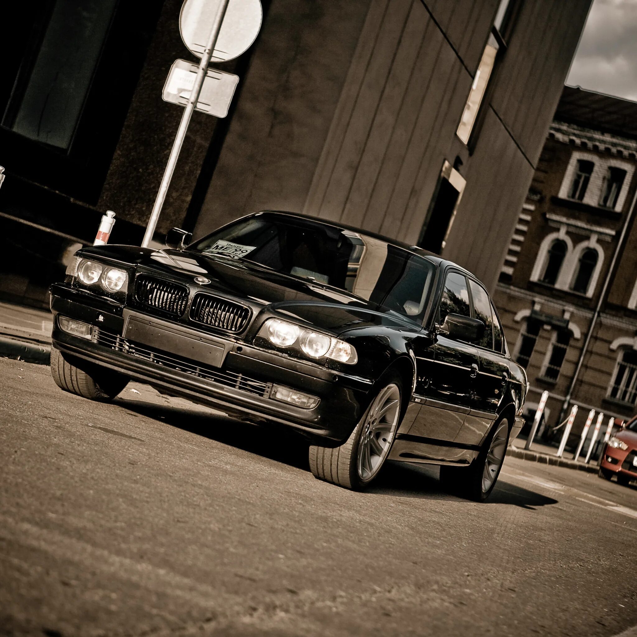Bmw 750 е38. Bmw 7 series e38 тонированная. Бмв е38 блэк раша. Бмв е38 блэк раша. Бмв 750 некст рп.