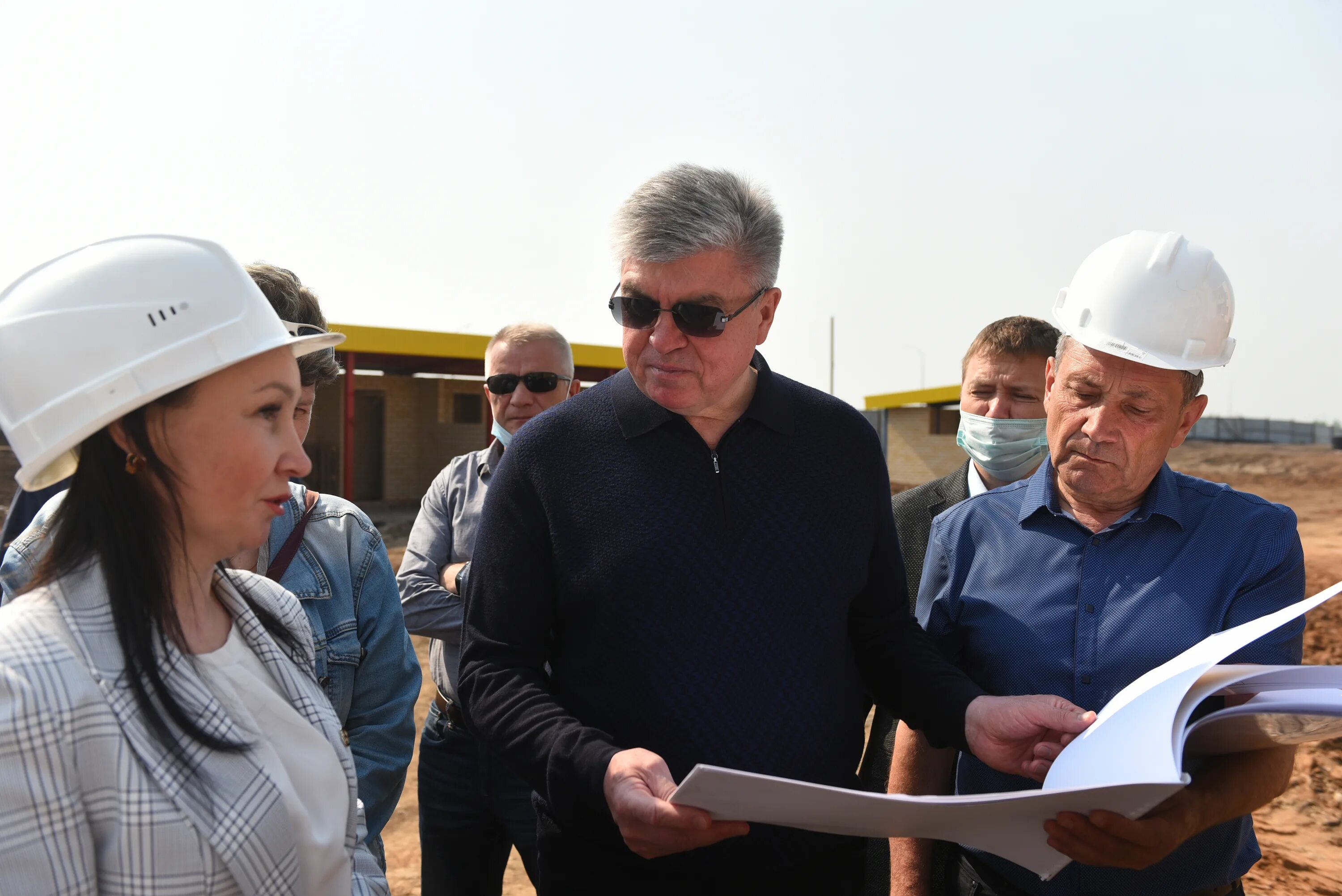 мобилизированные из набережных челнов. линейка на 7 школе. наиль габдулбариевич набережные челны. геккиев награжден грамотой. искандар галимов набережные челны.