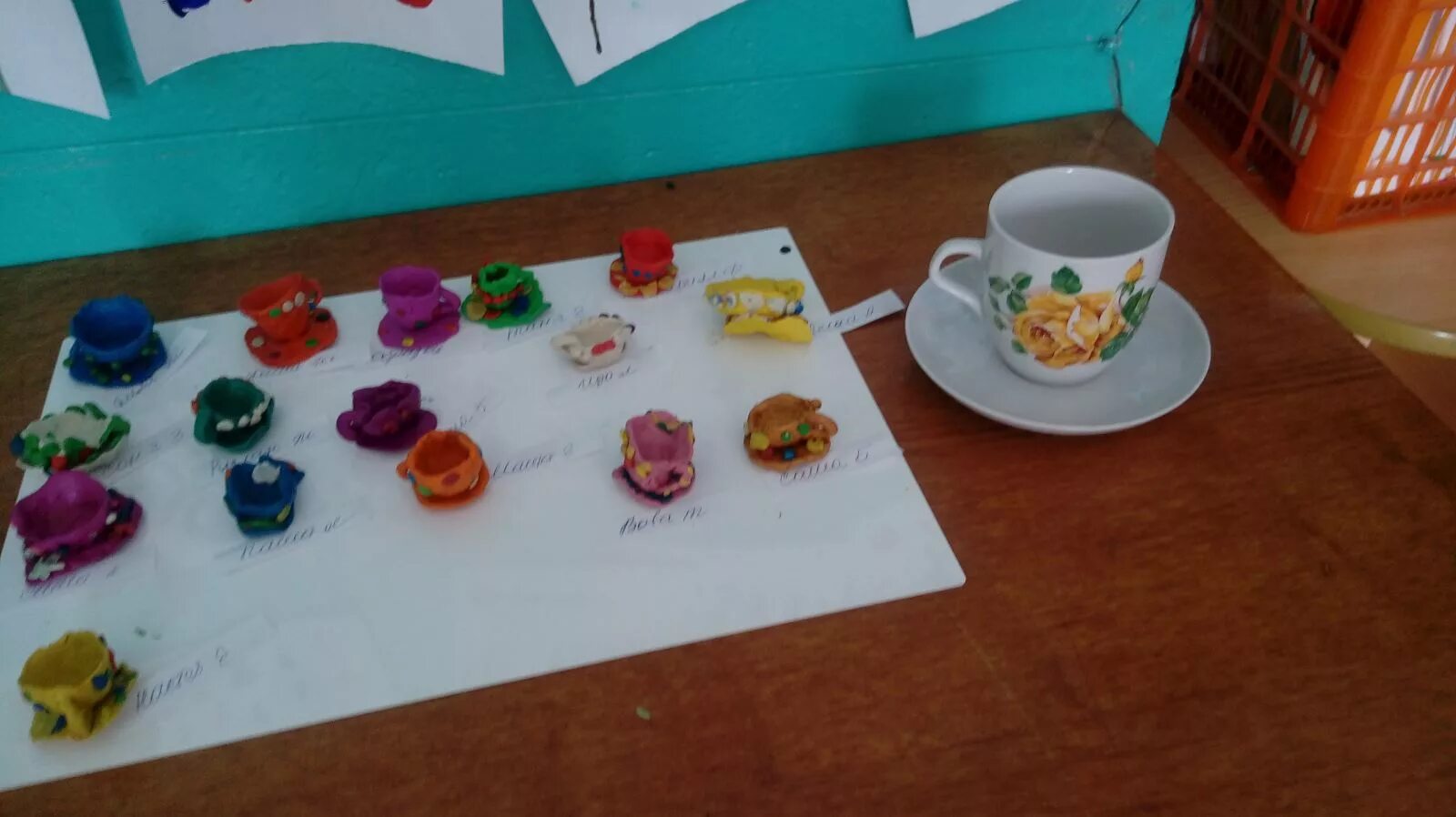 лепка посуда. лепка посуда старшая группа. чайный сервиз колдина старшая группа. лепка посуда средняя группа. лепка на тему посуда в средней группе.