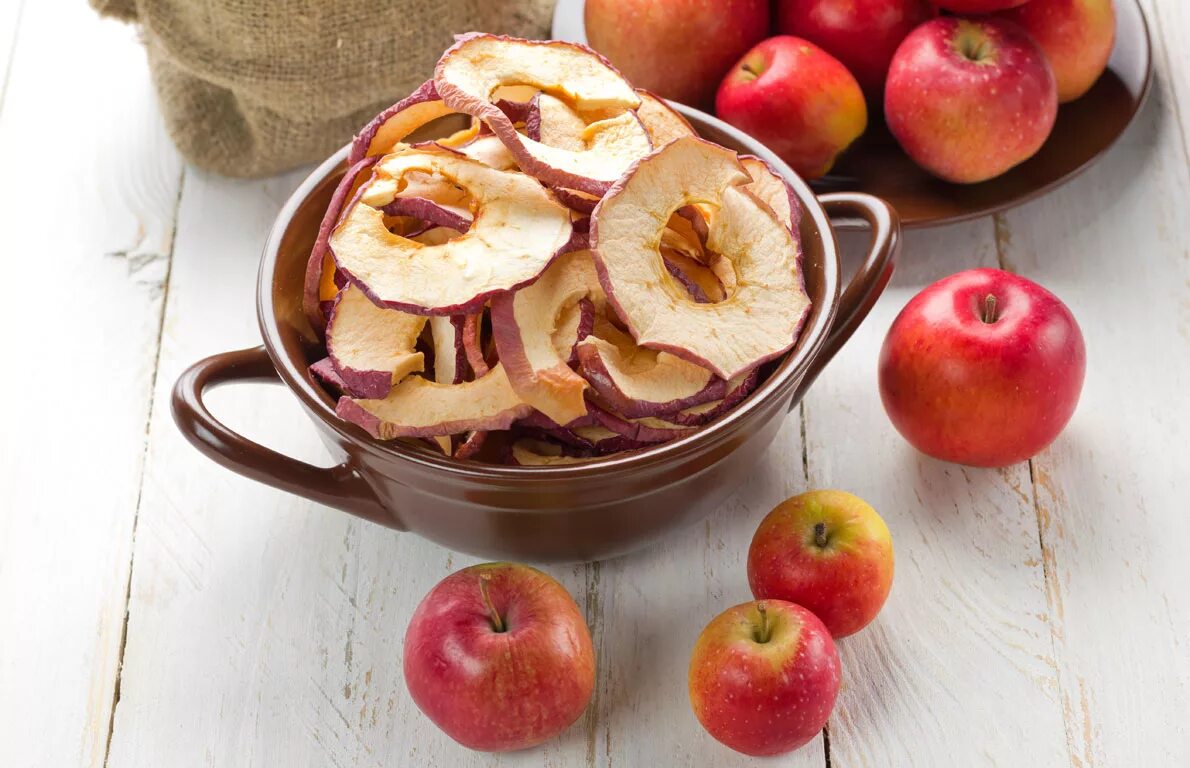 Влияет ли сорт яблок на засушивание. Высушенное яблоко. Засушенные яблоки. Сухофрукты яблоки. Сухофрукты яблоки груши.