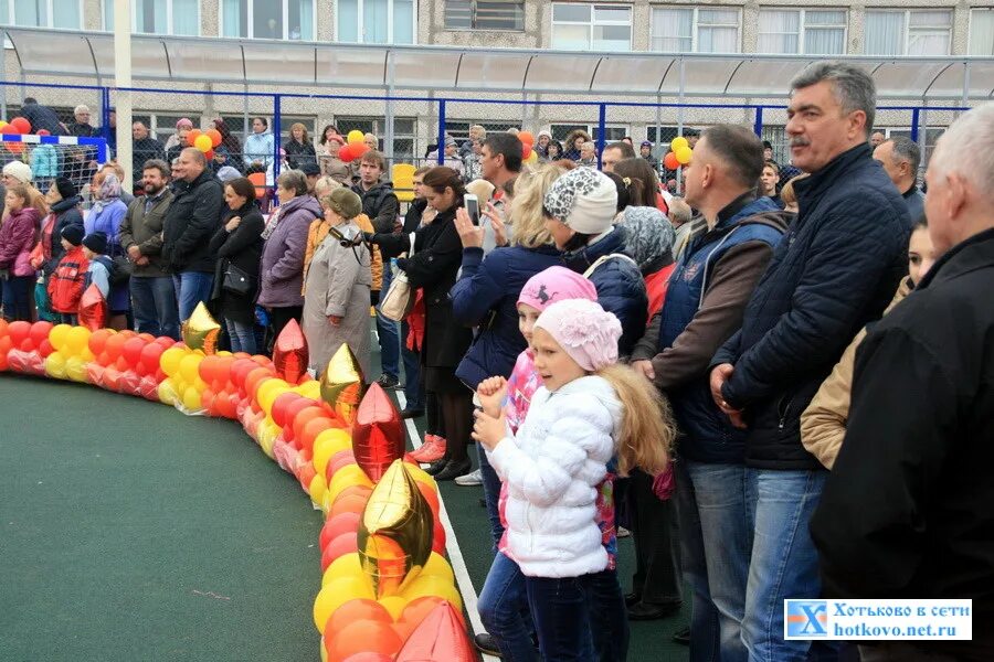 Новости хотьково. Парк покровский в хотьково сегодня. Покровский парк митинг. Хотьково население. Хотьково парк покровский 2011.