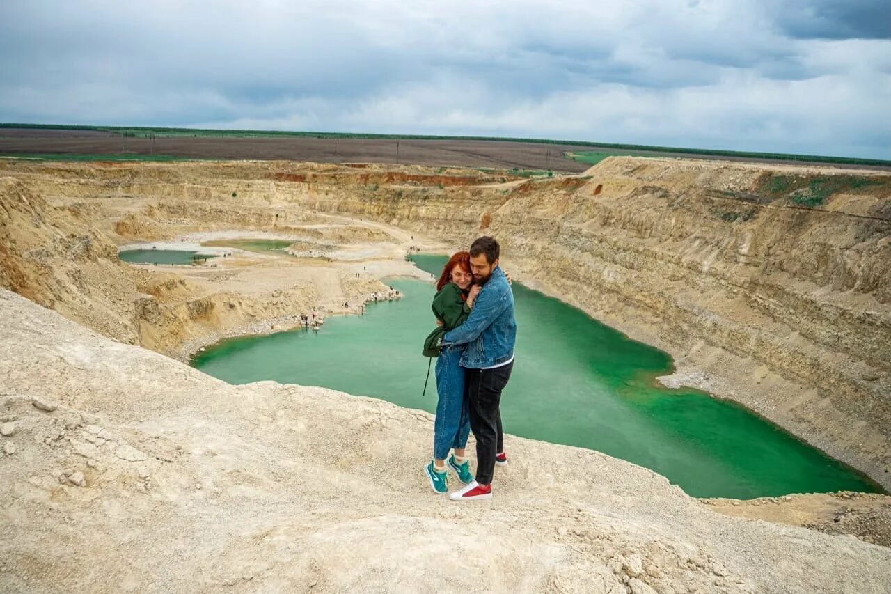 Почему в карьере вода