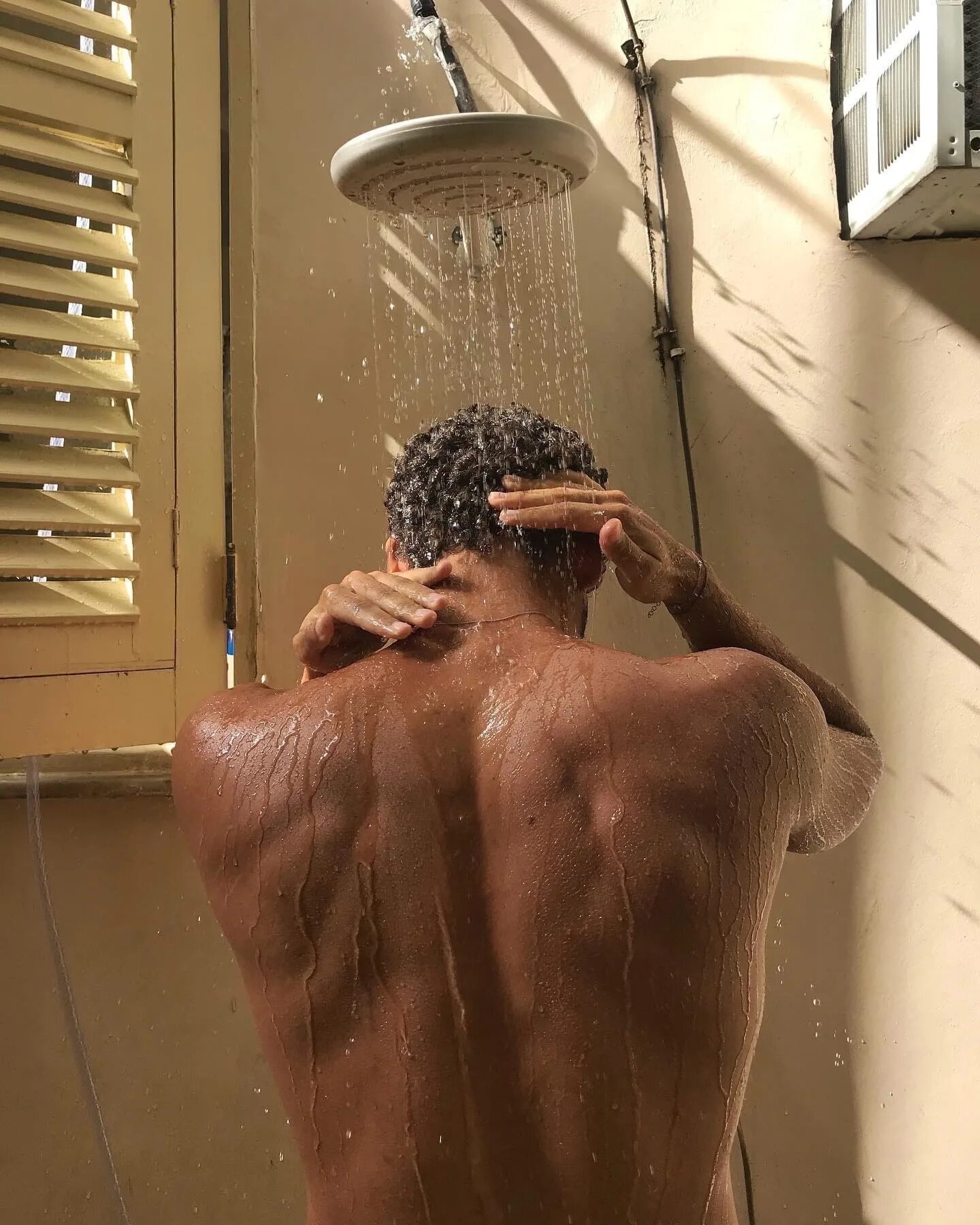 Public bano Shower Mens.