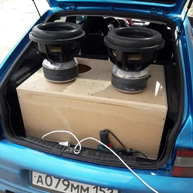 Домашний автозвук. Самый плохой сабвуфер. Автозвук мемы смешные. Сабвуфер тонкий в машину. Автозвук мемы приколы.