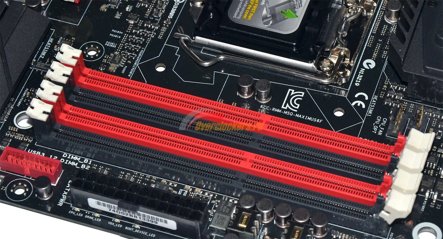 Слоты памяти купить. Ddr3 слот. Слот ddr4. Слот под ддр3. ASUS ddr4 3 Slot.