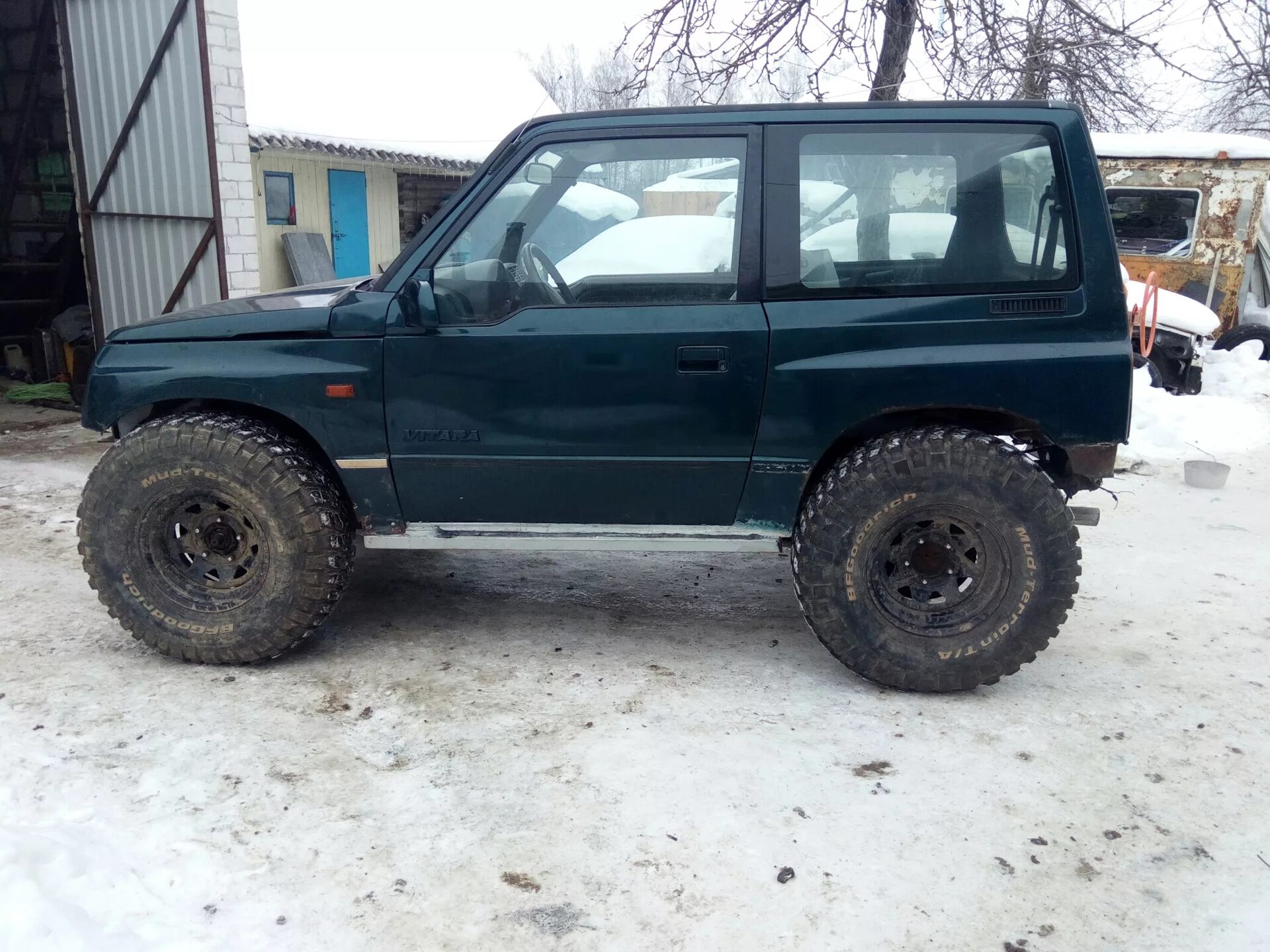 Эскудо на 35 колесах. Сузуки витара на 33 колесах. Suzuki escudo колеса. Suzuki eskudo e-td01w на 33 колесах. Suzuki escudo колеса.