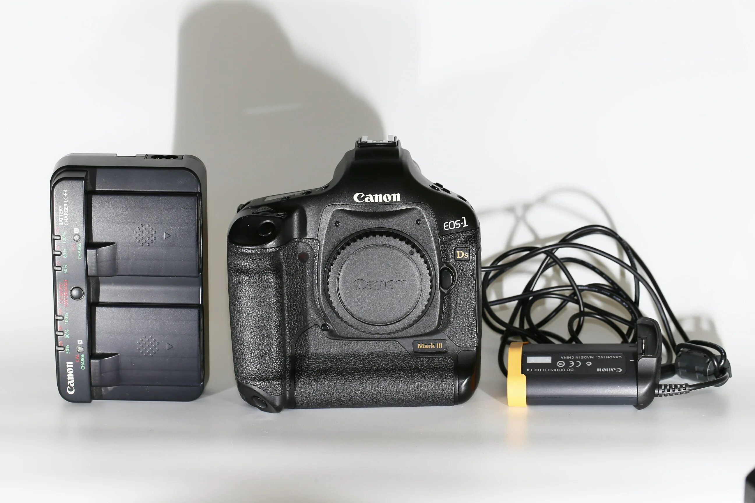 1 ds mark 3. Canon eos-1ds mark iii. eos 1ds mark iii зу. фотоаппарат canon eos м200. 1ds mark ii firewire.