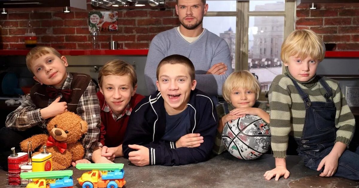 сериал семейный бизнес стс кадры. семейный бизнес фильм. актер из семейного бизнеса. семён трескунов 2022. семейный бизнес дети.