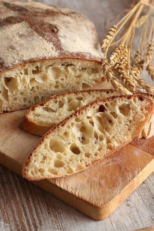 Рецепт хрустящего хлеба. Домашний хлеб. Хлеб с хрустящей корочкой. Белый хлеб. Хлебо будочные изделия.