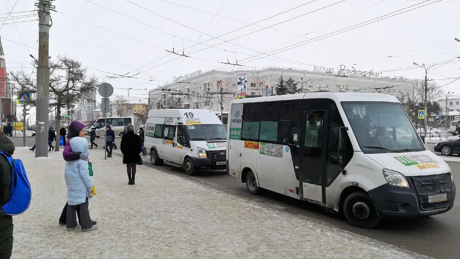 Маршрутки. Маршрутка 19. 19 Маршрутка Омск. Маршрутки Омск вид сбоку. Автобус 19 0