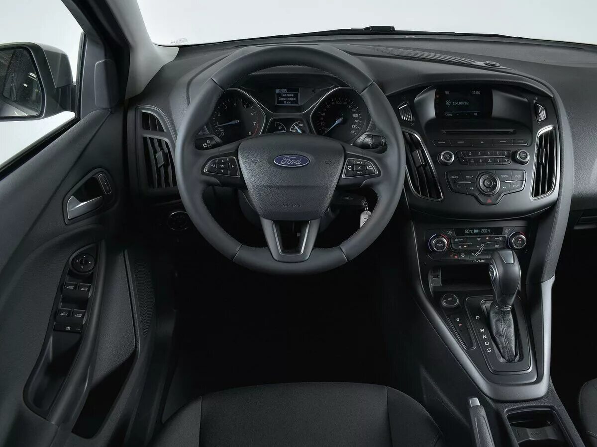 Фокус 3 комплектации. Форд фокус 3 2013 trend комплектация. Форд фокус 3 2013 салон. Фокус 3 комплектации. Ford focus 3 titanium sport.