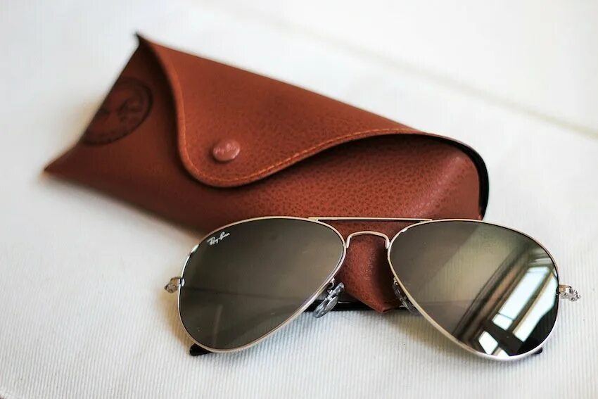 Чехол ray ban. Футляром ray ban Aviator. Ray ban 3458. Ray ban очки футляр коричневый.