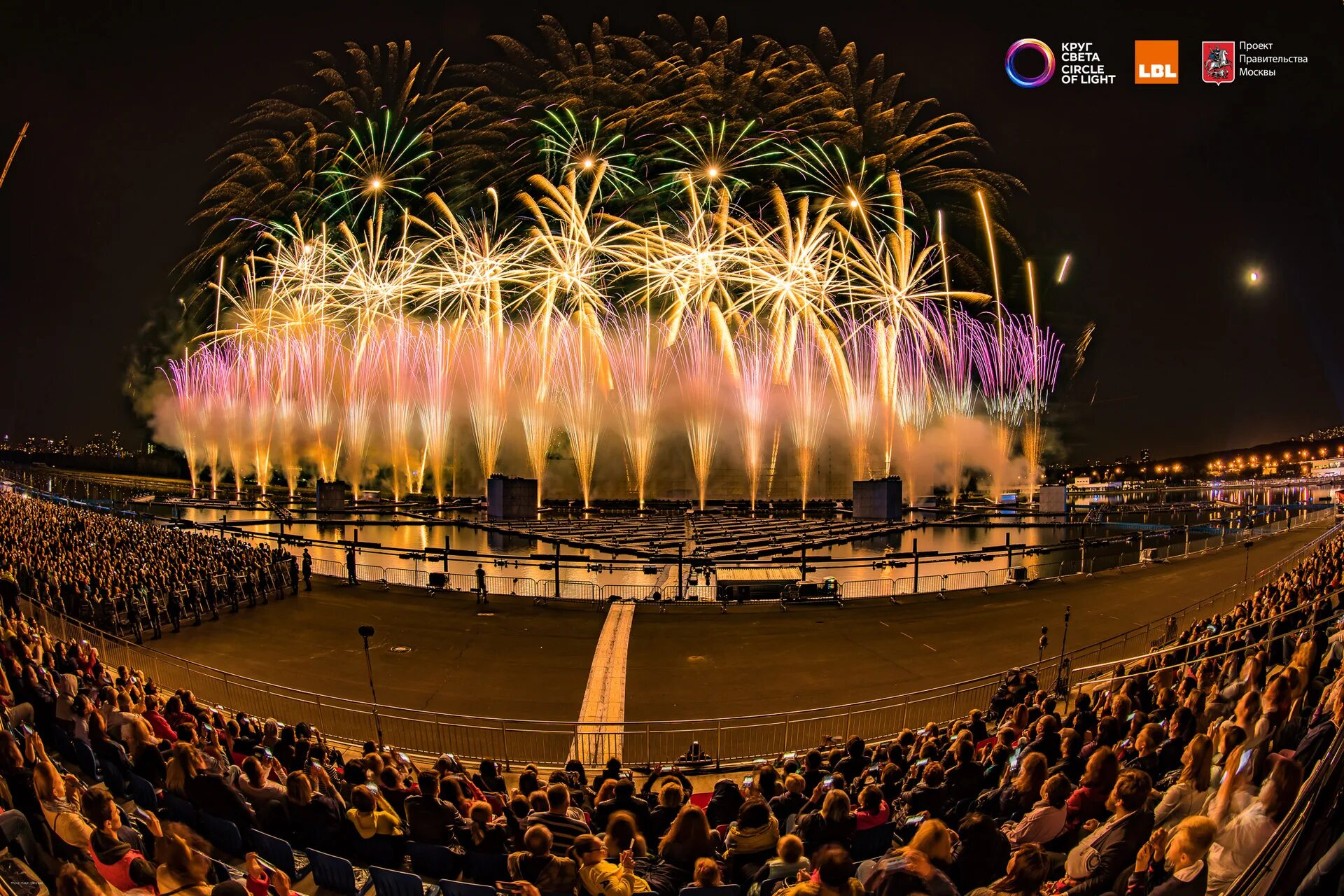 фестивали в москве сейчас. круг света фестиваль в москве логотип. круг света 2015 в москве фестиваль. подорожник путишест фестиваль путешествие вднх. фестивали москва московские сезоны.