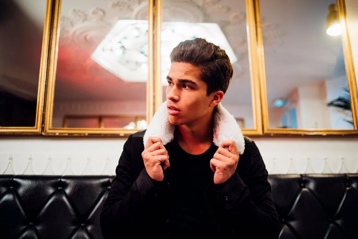 Alex Aiono. Алекс Закиа. Alex Aiono биография.